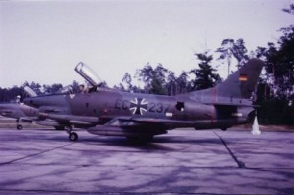 f86422jetjohnsoning91001.jpg